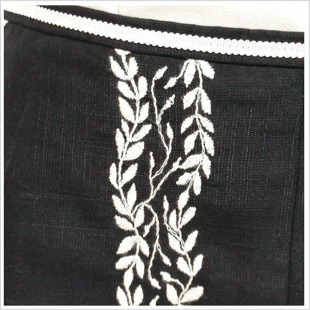 〈LAITIER〉黒リーフ刺繍ミディアム丈スカート 日本製 W70 L～LL レディースのスカート(ひざ丈スカート)の商品写真