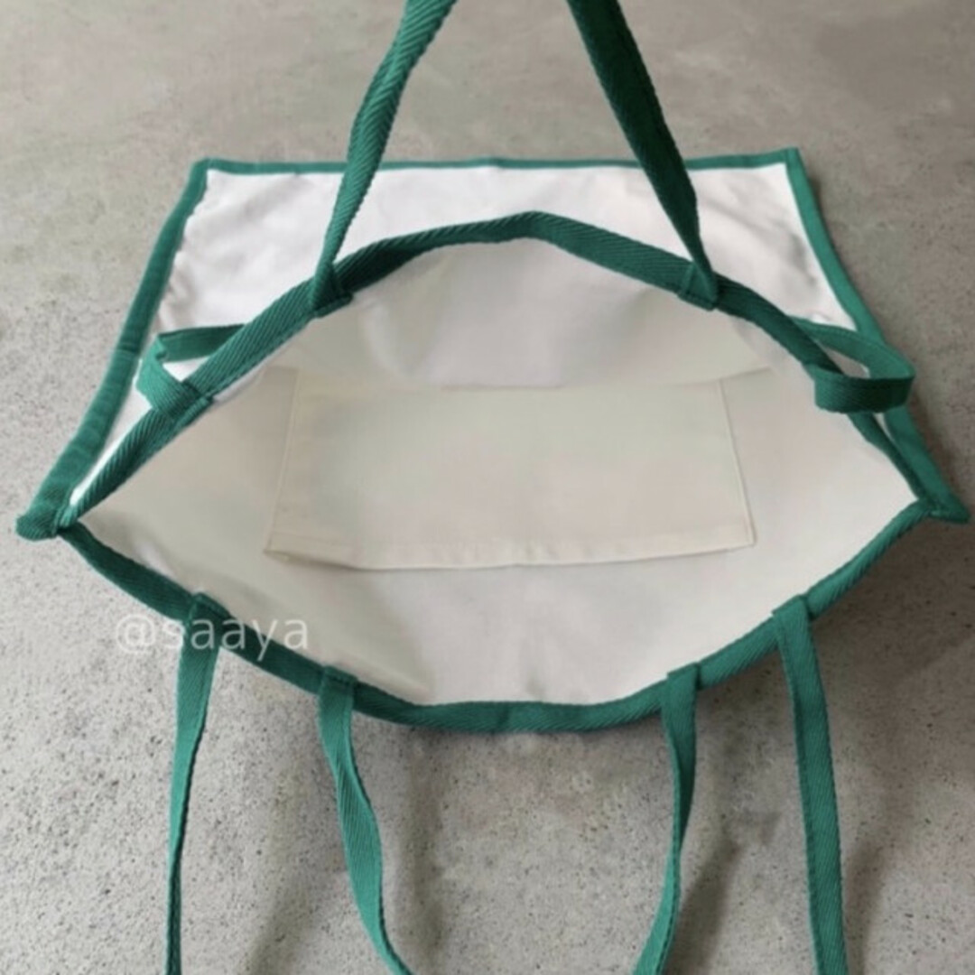 フレームカラートートバッグ 肩掛け グリーン 緑 新品未使用 キャンバス レディースのバッグ(トートバッグ)の商品写真