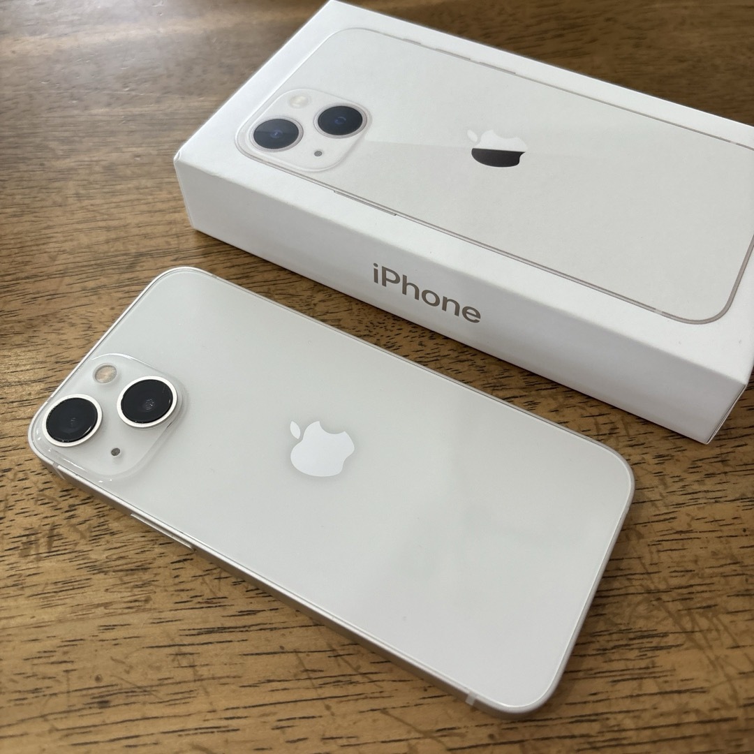 Apple(アップル)の美品　iPhone13mini スターライト 256GB SIMフリー　ホワイト スマホ/家電/カメラのスマートフォン/携帯電話(スマートフォン本体)の商品写真