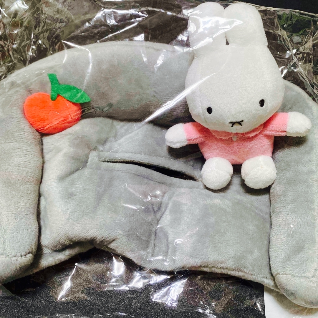 miffy(ミッフィー)の未使用ミッフィーマスコット付きティッシュケースカバー エンタメ/ホビーのおもちゃ/ぬいぐるみ(キャラクターグッズ)の商品写真