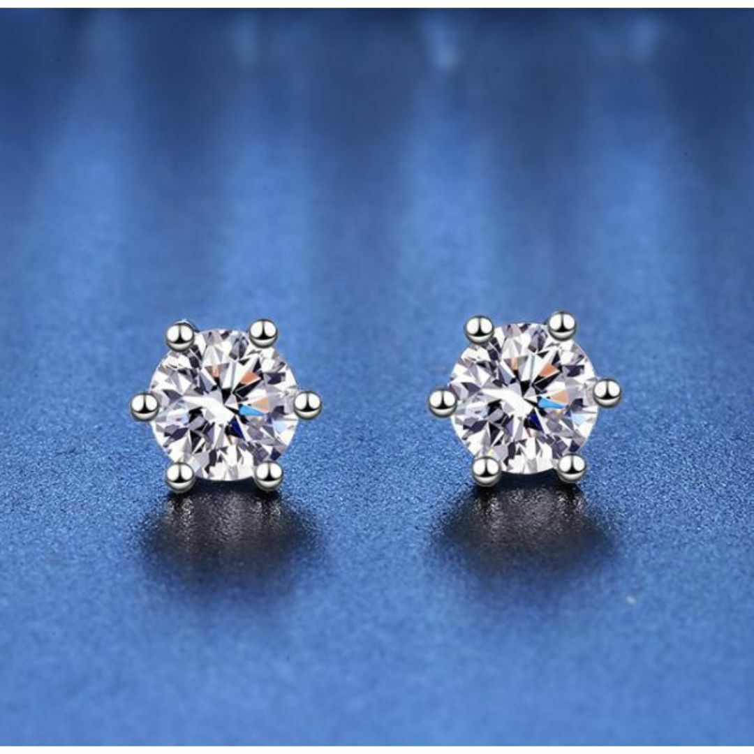 ⁕⁎匿名配送⁎⁕⁎　モアサナイトDカラー　0.5CT　6爪ピアス レディースのアクセサリー(ピアス)の商品写真