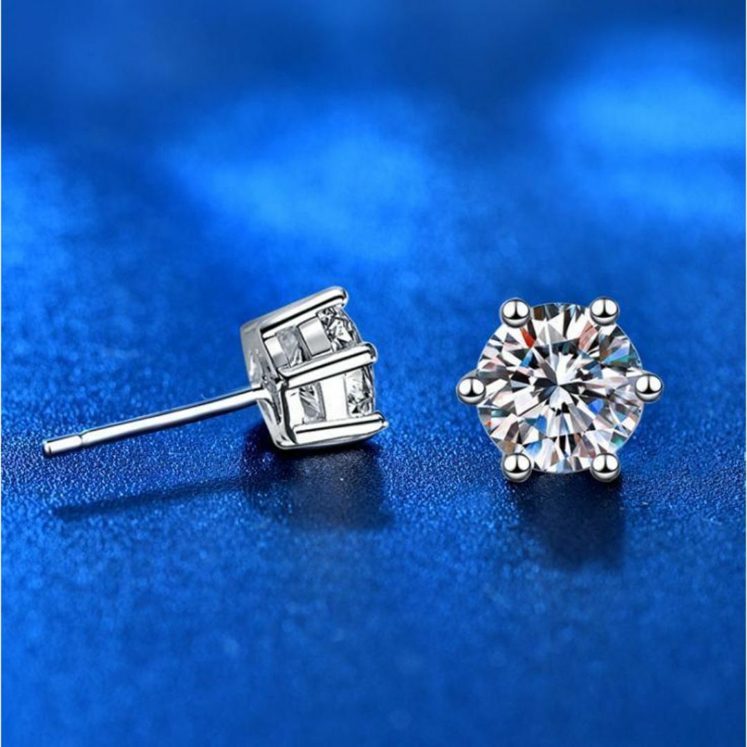 ⁕⁎匿名配送⁎⁕⁎　モアサナイトDカラー　0.5CT　6爪ピアス レディースのアクセサリー(ピアス)の商品写真