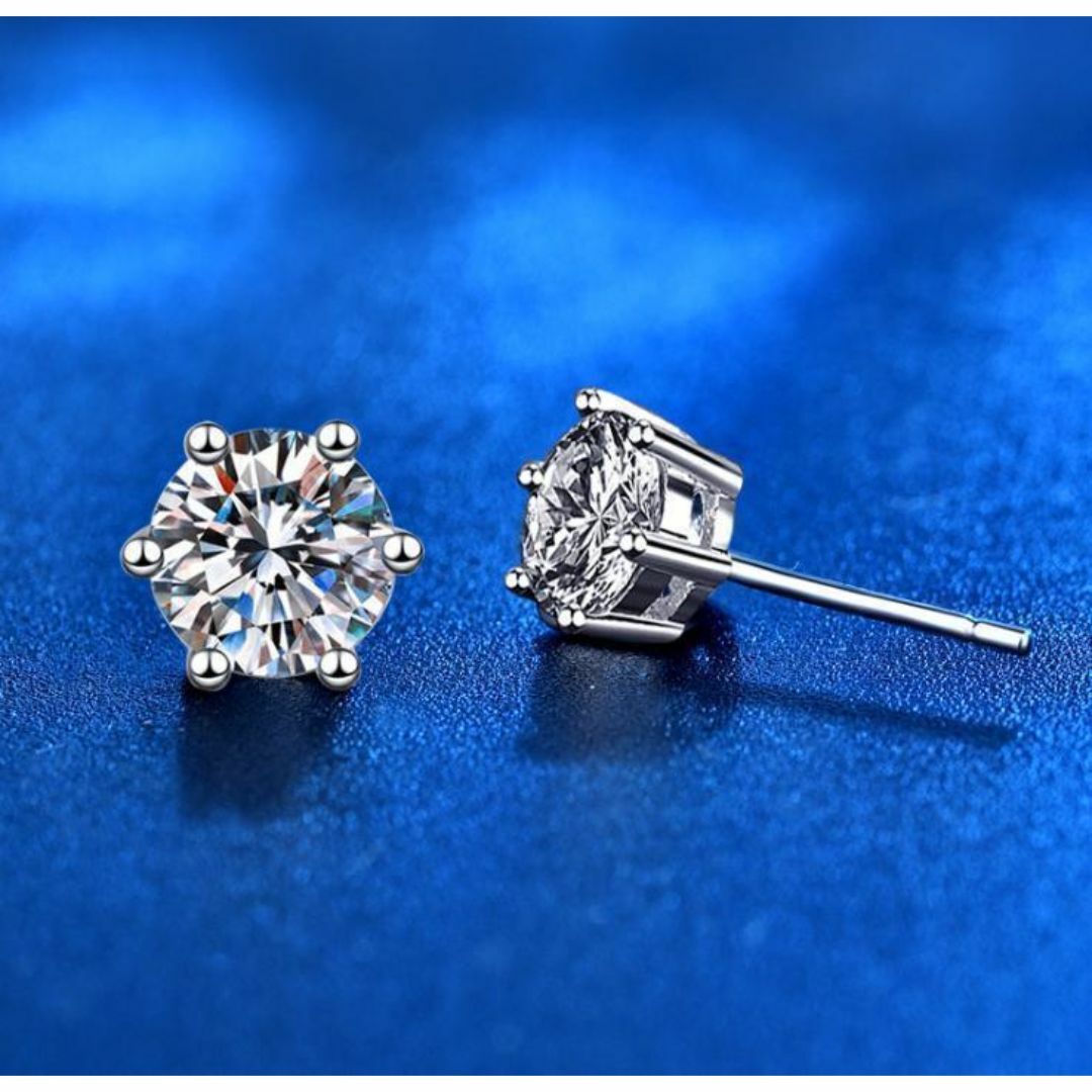 ⁕⁎匿名配送⁎⁕⁎　モアサナイトDカラー　0.5CT　6爪ピアス レディースのアクセサリー(ピアス)の商品写真