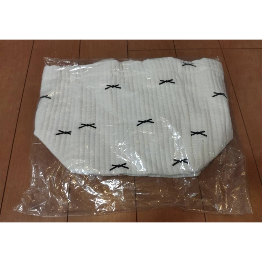 キルトバッグ ヌビバッグ 小 リボン刺繍 韓国イブル ショルダー付き ホワイ レディースのバッグ(トートバッグ)の商品写真