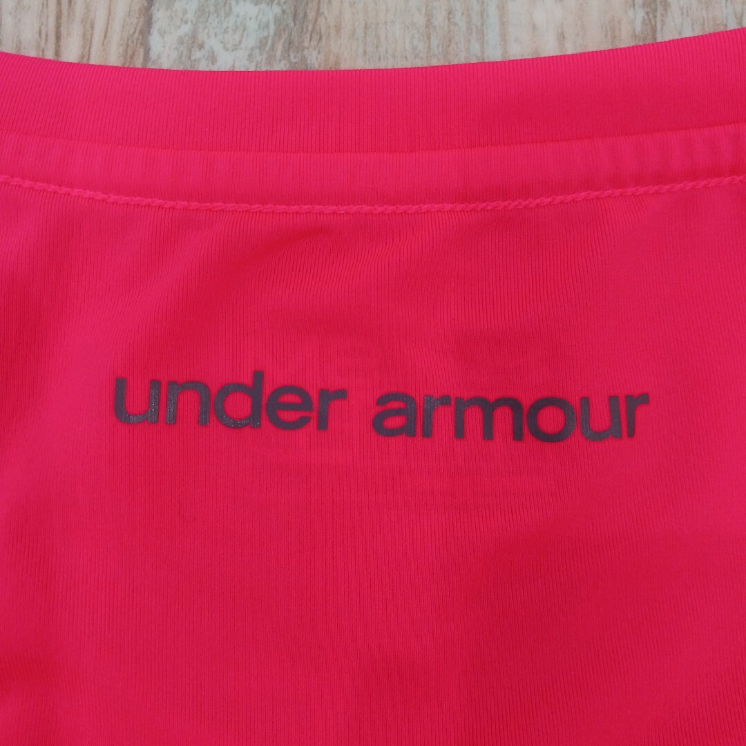 UNDER ARMOUR(アンダーアーマー)のアンダーアーマー heatgear FITTED Tシャツ スポーツ/アウトドアのトレーニング/エクササイズ(その他)の商品写真