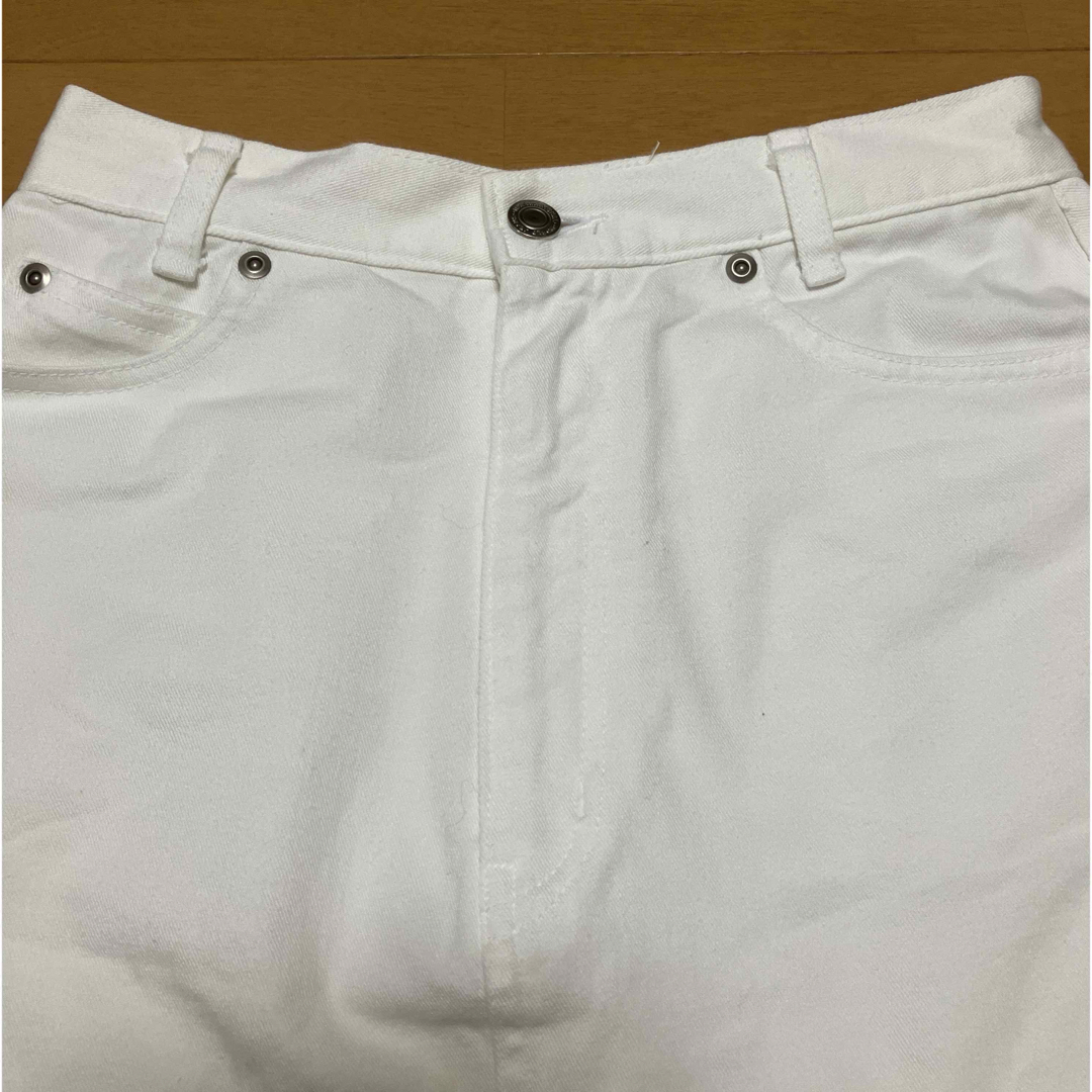 スカート　ホワイト　ウエスト60 レディースのスカート(ひざ丈スカート)の商品写真