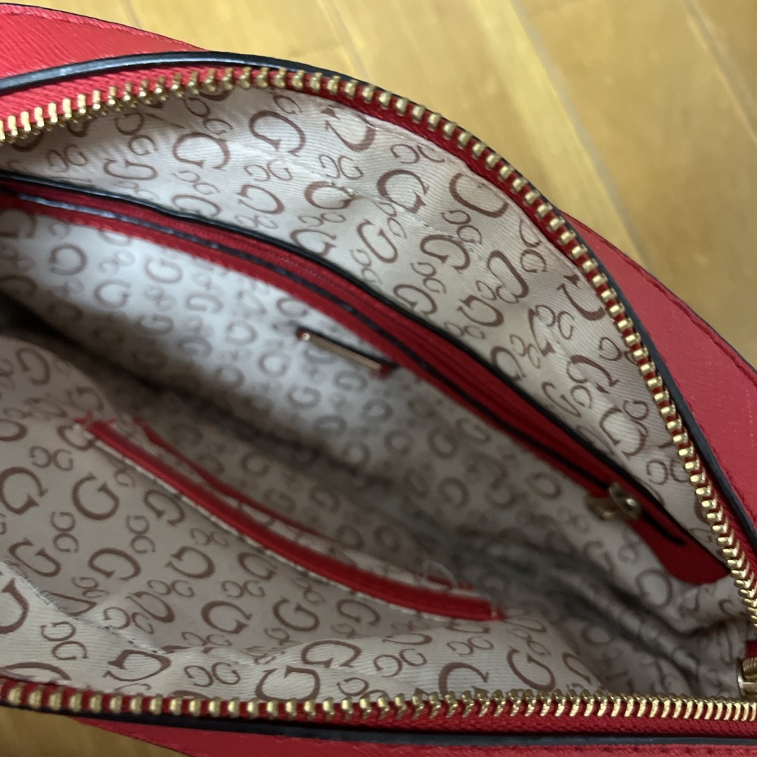 GUESS(ゲス)のゲス ショルダーバッグ 赤 レディースのバッグ(ショルダーバッグ)の商品写真