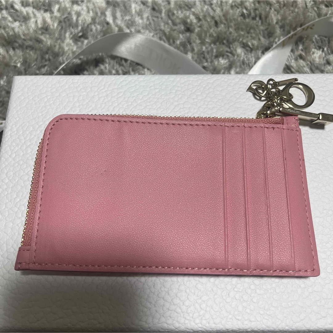 Christian Dior(クリスチャンディオール)の新品　箱付き　DIOR ディオール　LADY DIOR ジップ　カードホルダー レディースのファッション小物(パスケース/IDカードホルダー)の商品写真