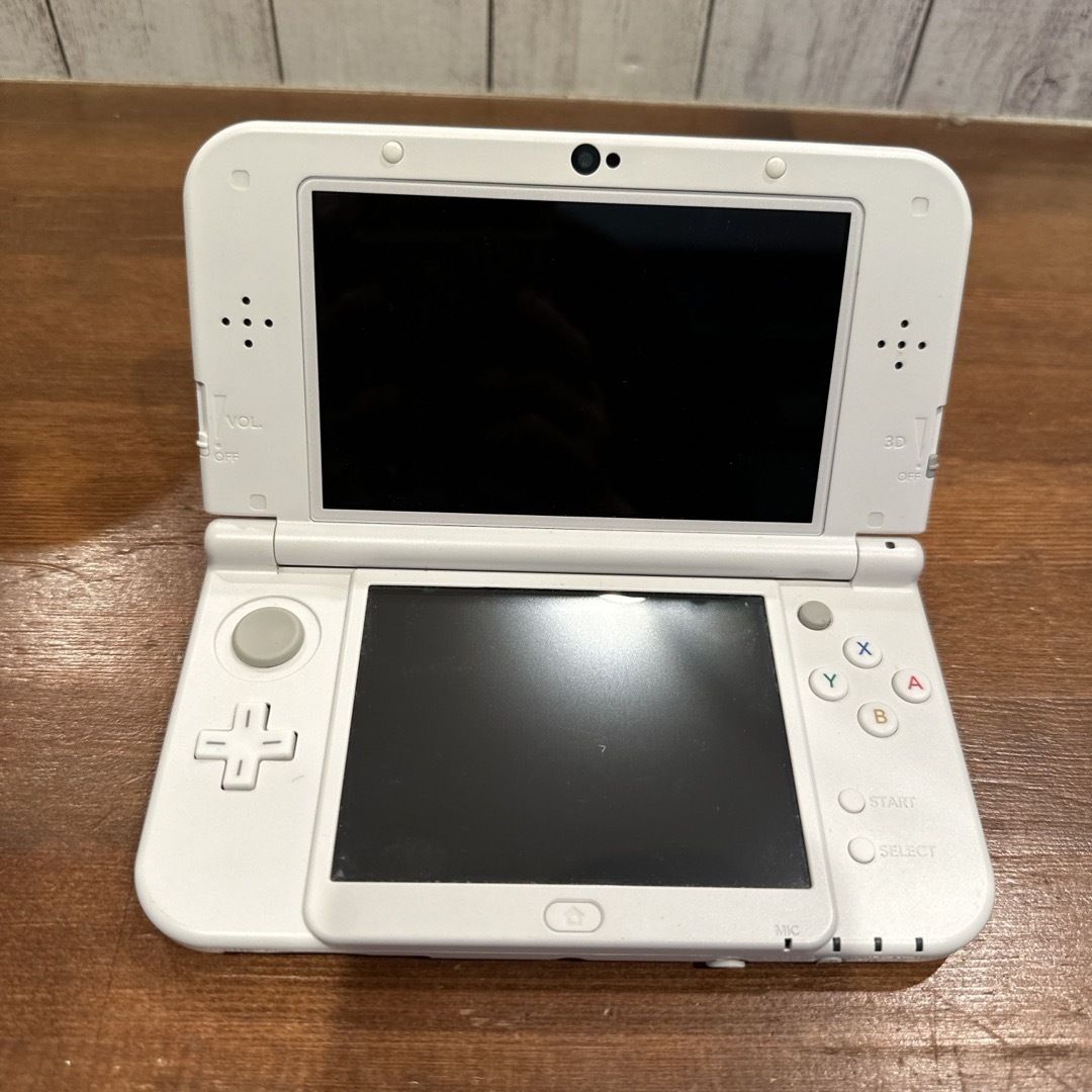 任天堂(ニンテンドウ)のnew  Nintendo  3DS  LL エンタメ/ホビーのゲームソフト/ゲーム機本体(携帯用ゲーム機本体)の商品写真