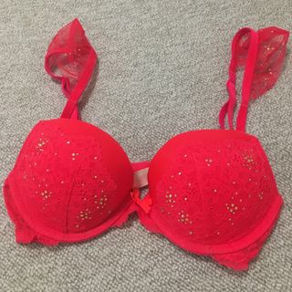 ヴィクトリアズシークレット(Victoria's Secret)のVictoria’s Secret レッドブッシュアップブラジャー(ブラ)