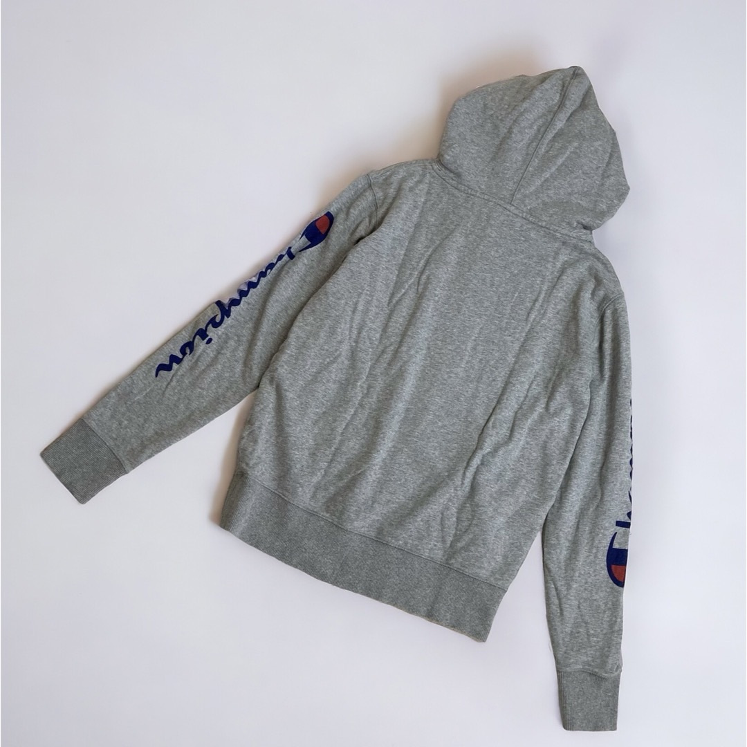 Champion(チャンピオン)の美品　Champion　袖スプリクトロゴ スウェットパーカー　M　グレー メンズのトップス(パーカー)の商品写真