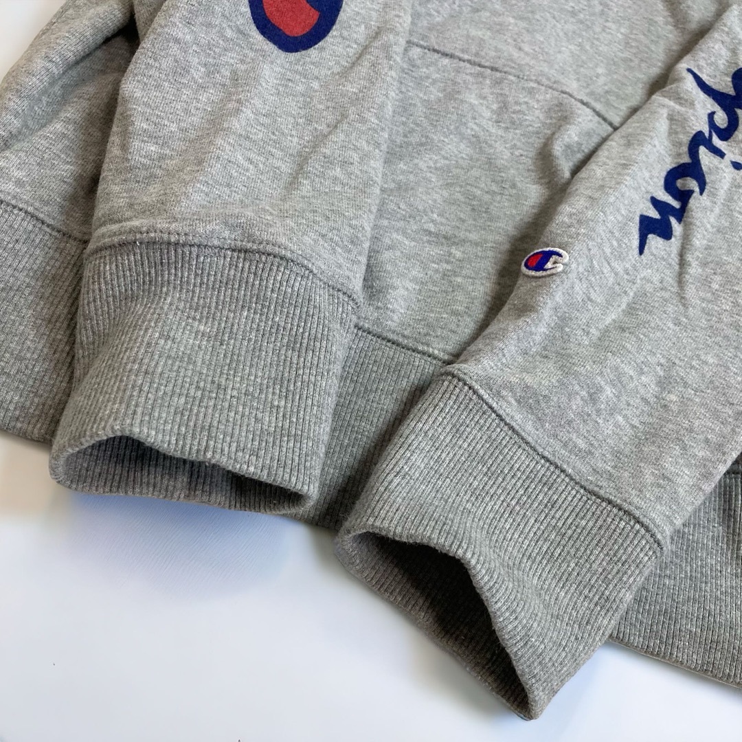 Champion(チャンピオン)の美品　Champion　袖スプリクトロゴ スウェットパーカー　M　グレー メンズのトップス(パーカー)の商品写真