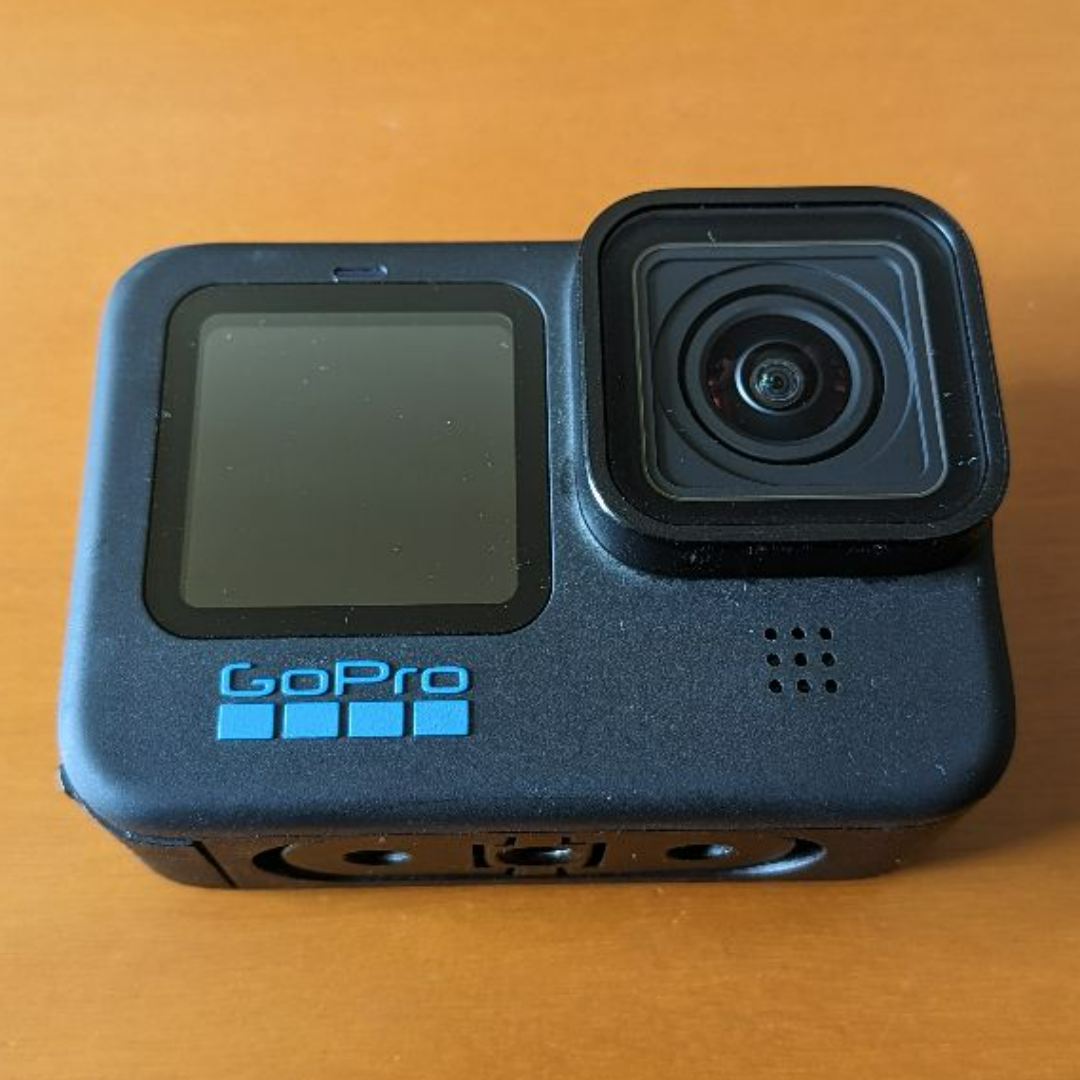 GoPro(ゴープロ)の美品Gopro11本体、新品純正リモコン、新品純正レンズカバー、ケース付き、 スマホ/家電/カメラのカメラ(コンパクトデジタルカメラ)の商品写真