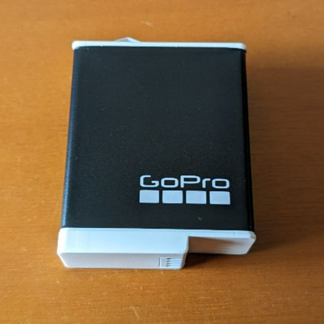 GoPro(ゴープロ)の美品Gopro11本体、新品純正リモコン、新品純正レンズカバー、ケース付き、 スマホ/家電/カメラのカメラ(コンパクトデジタルカメラ)の商品写真