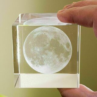 【訳あり】 3D 月の模様がレーザー加工された Moon 文鎮 クリスタルガラス(その他)
