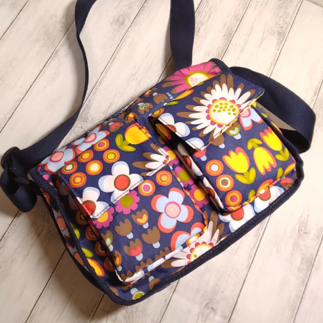 LeSportsac(レスポートサック)のLeSportsac　レスポートサック　カーゴカメラ レディースのバッグ(ショルダーバッグ)の商品写真