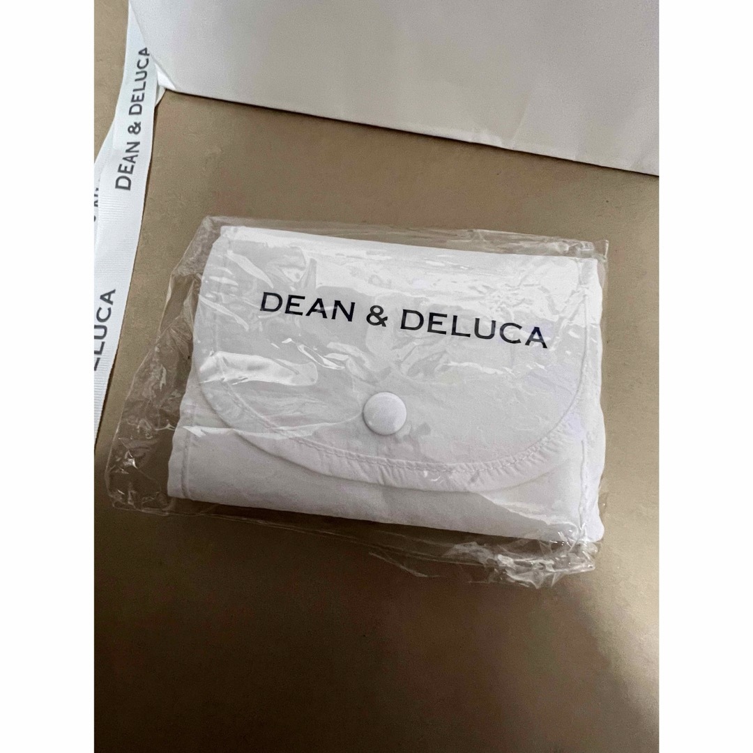 DEAN & DELUCA(ディーンアンドデルーカ)の新品未開封DEAN&DELUCA 数量限定 ショッピングバッグ ホワイト レディースのバッグ(トートバッグ)の商品写真