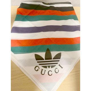 グッチ(Gucci)の【新品未使用】グッチGUCCIadidasコラボスカーフ(バンダナ/スカーフ)