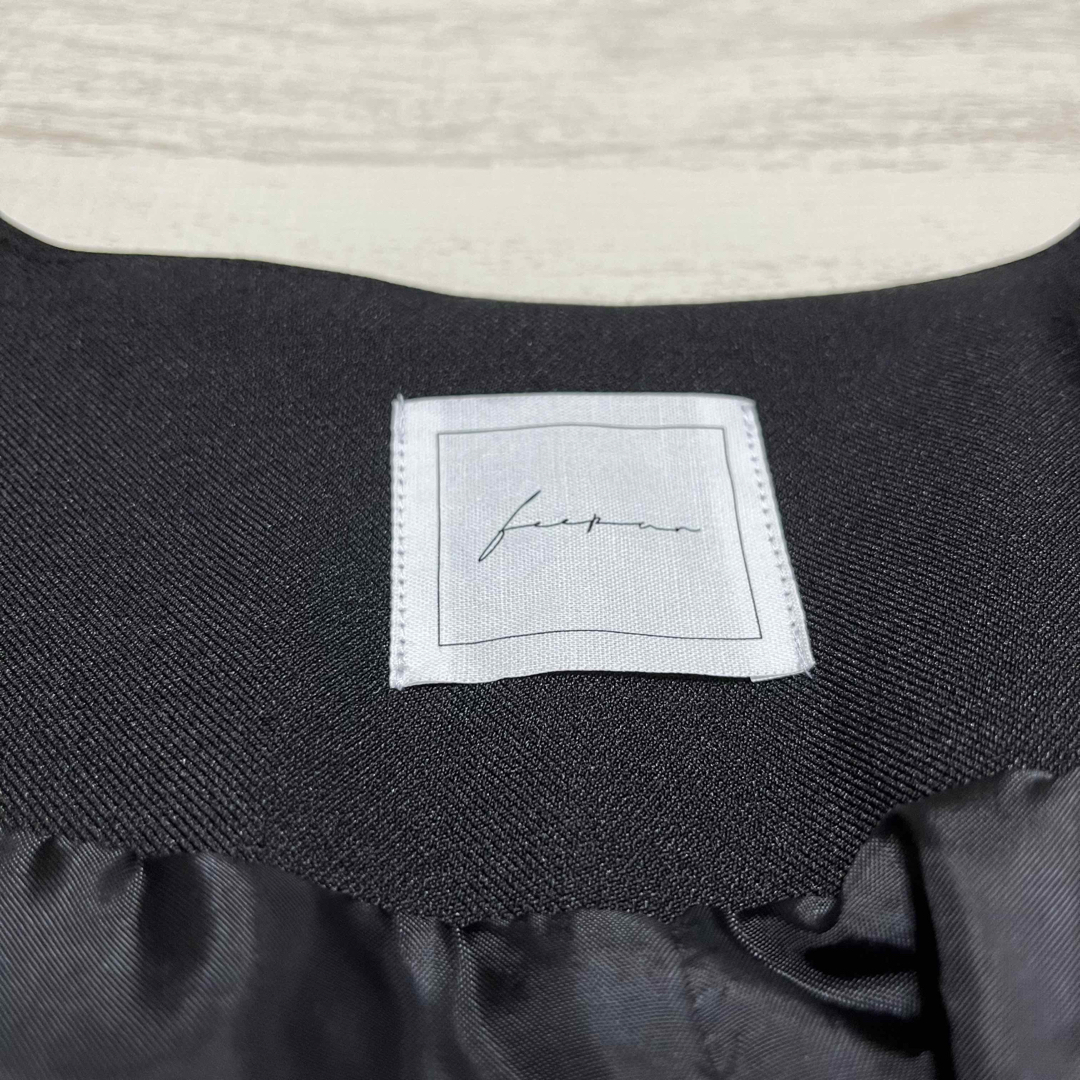 feepur カラーレスシングルジャケット 黒 Mサイズ レディースのジャケット/アウター(ノーカラージャケット)の商品写真