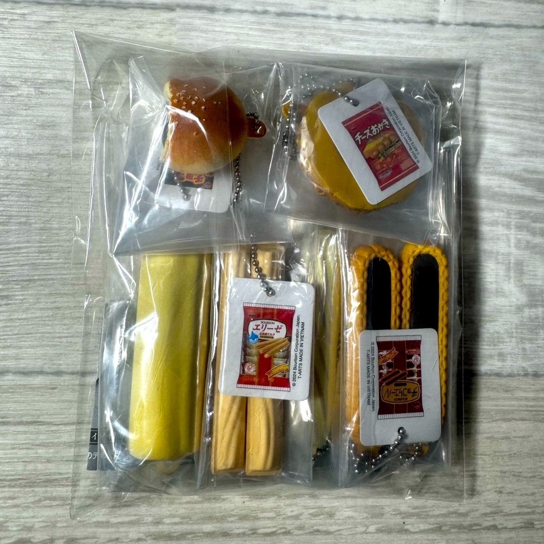 Takara Tomy(タカラトミー)のブルボンのミニチュアお菓子マスコット2 全6種セット エンタメ/ホビーのおもちゃ/ぬいぐるみ(キャラクターグッズ)の商品写真