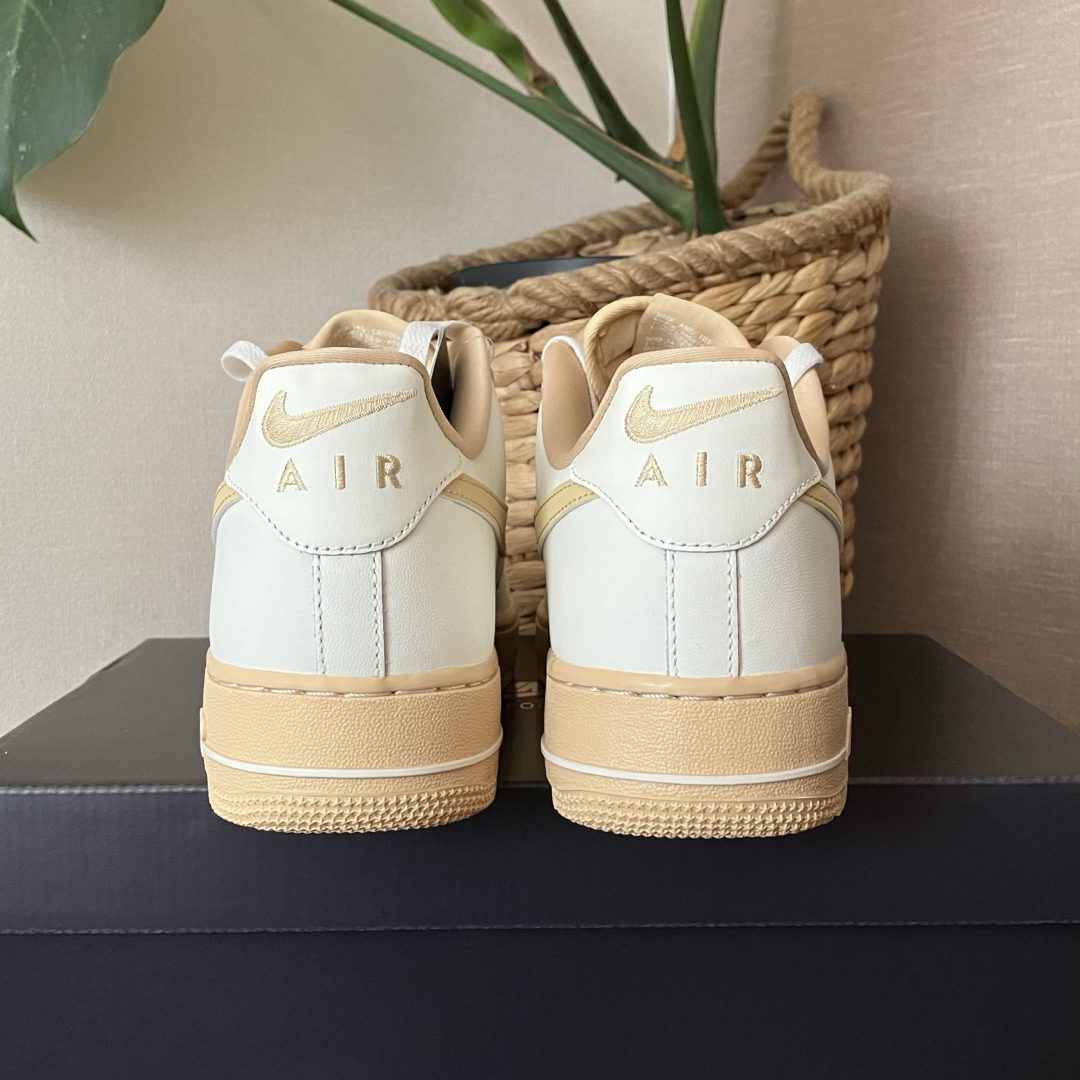 NIKE(ナイキ)のNike WMNS Air Force 1 Low '07 Sail メンズの靴/シューズ(スニーカー)の商品写真