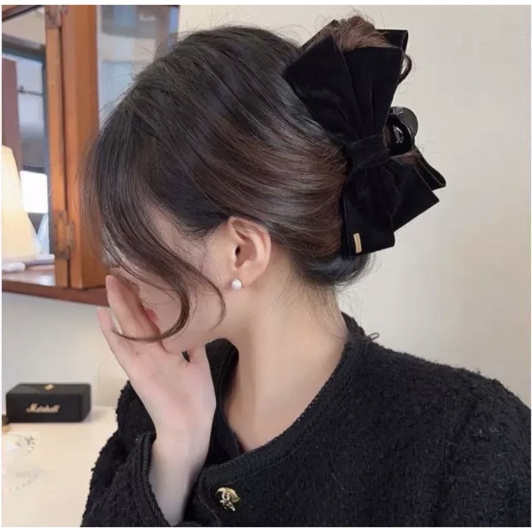 ヘアークリップ　ベロア リボン　バナナクリップ　上品 おしゃれ　ヘアアクセ レディースのヘアアクセサリー(バレッタ/ヘアクリップ)の商品写真