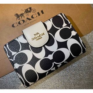 コーチ(COACH)のCOACH  二つ折り　財布　シグネチャー　ブラック　ホワイト　未使用品(財布)