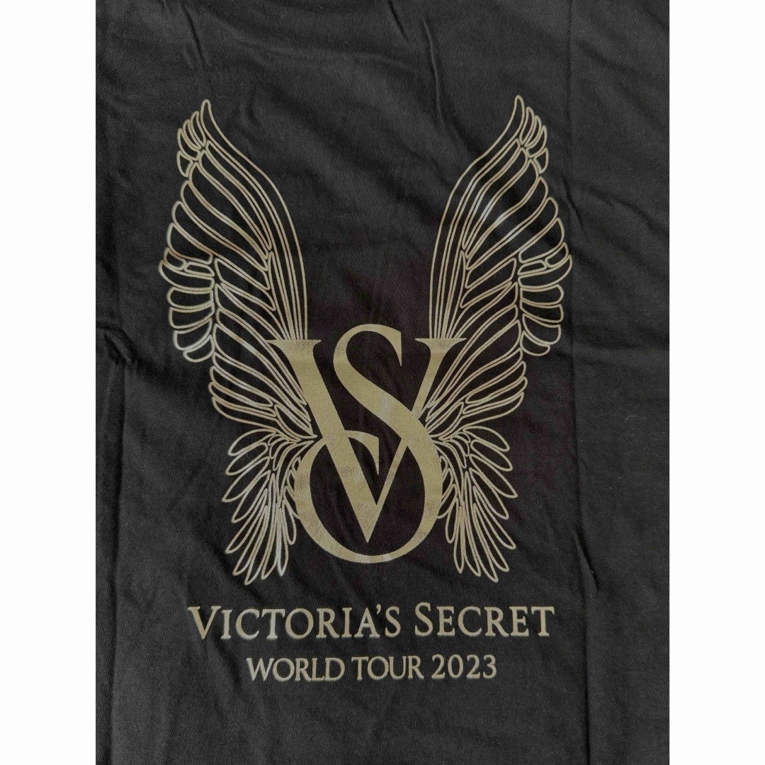 Victoria's Secret(ヴィクトリアズシークレット)の新品未使用★ヴィクトリアシークレット ザツアー'2023 オーバーサイズTシャツ レディースのトップス(Tシャツ(半袖/袖なし))の商品写真