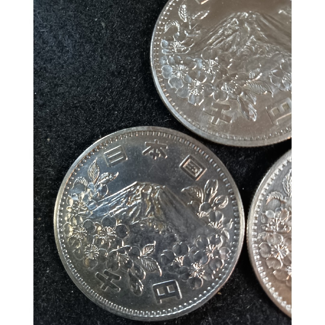 銀貨　東京オリンピック1.000円銀貨　silver925　汚れ少なく綺麗 4枚 エンタメ/ホビーの美術品/アンティーク(金属工芸)の商品写真