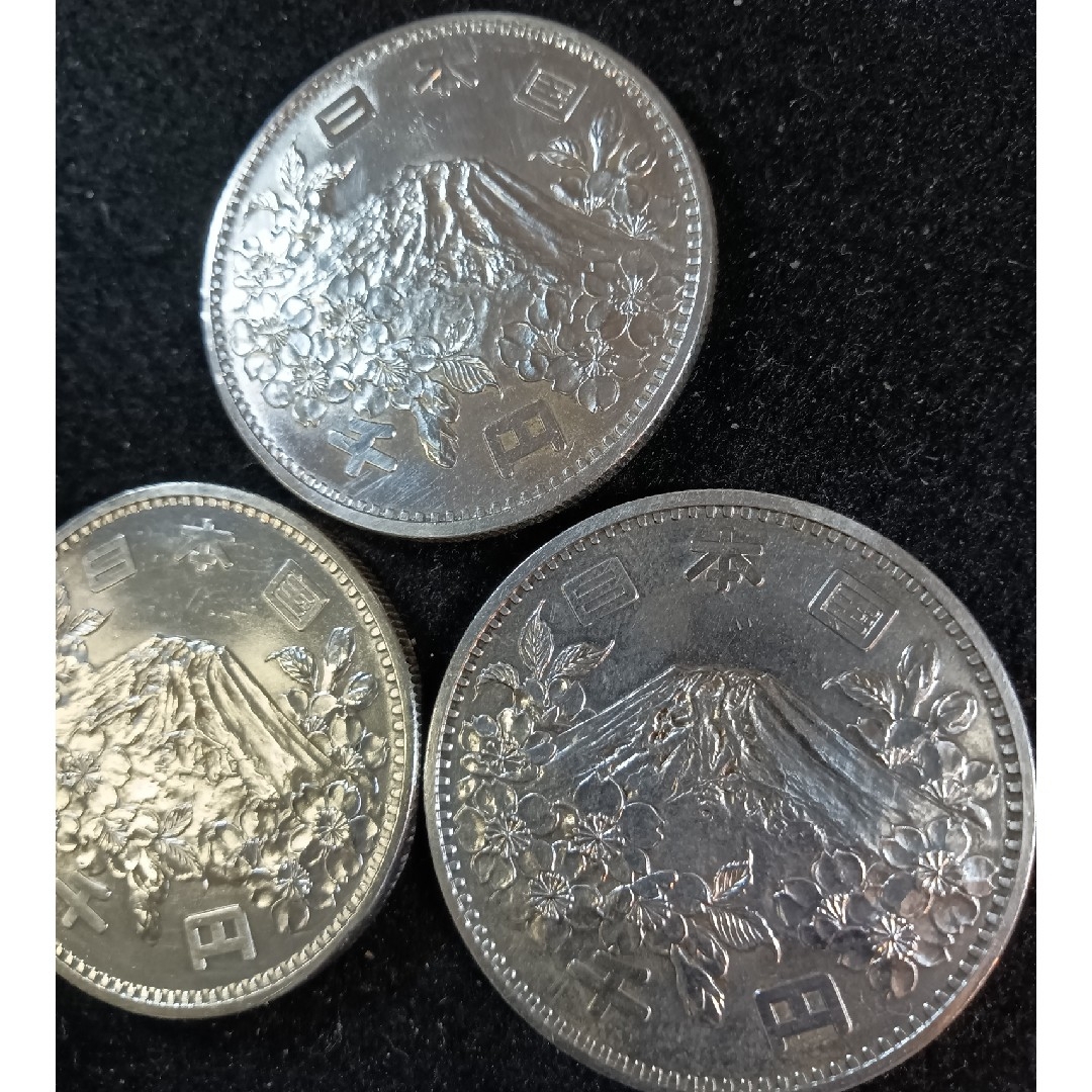 銀貨　東京オリンピック1.000円銀貨　silver925　汚れ少なく綺麗 4枚 エンタメ/ホビーの美術品/アンティーク(金属工芸)の商品写真