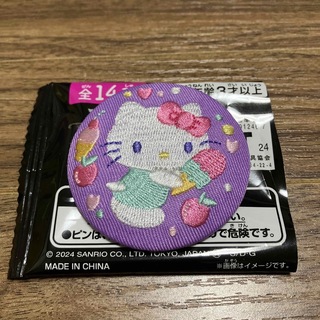 サンリオ - サンリオキャラクターズ　刺繍缶バッジ　ハローキティ