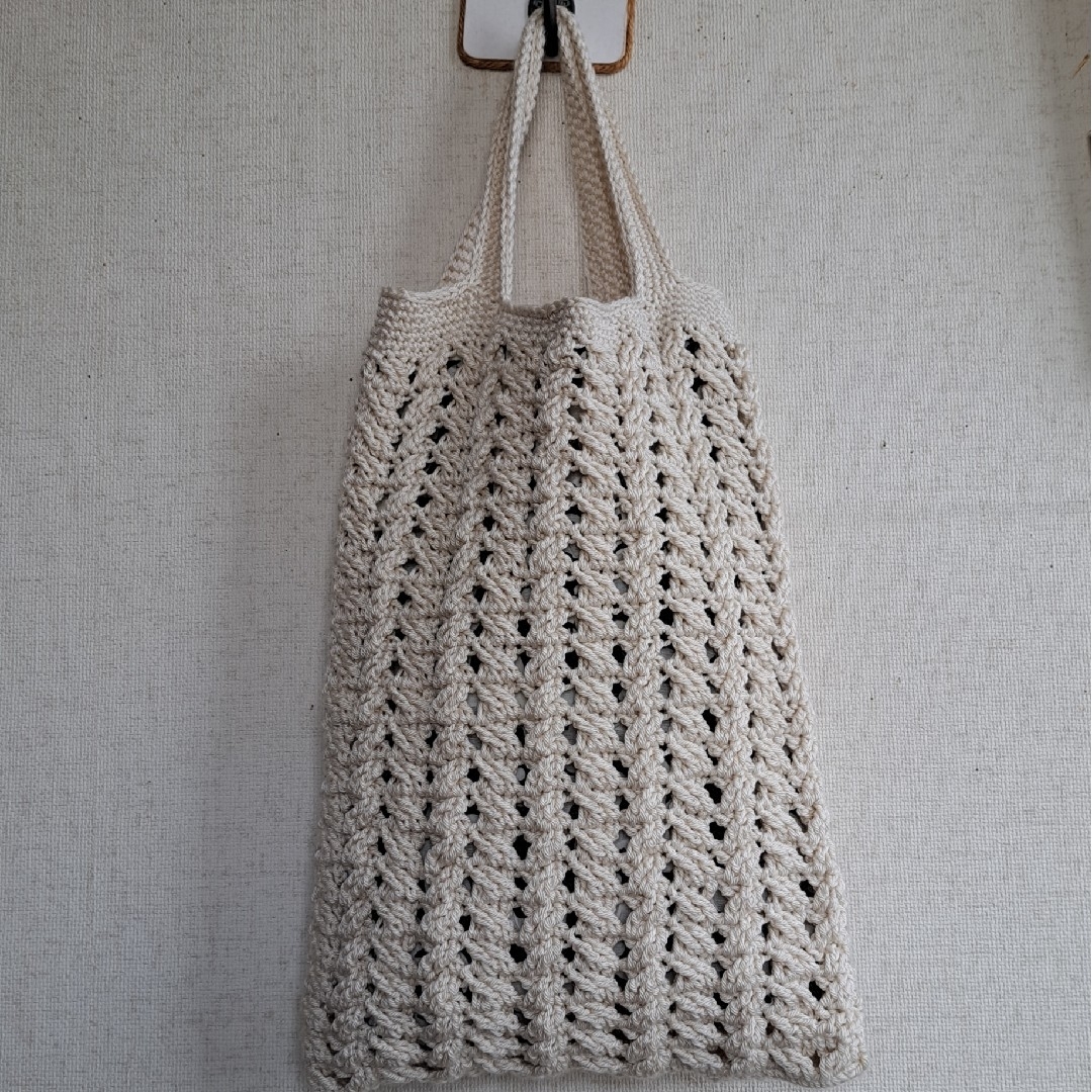 『ハンドメイド』お洒落な模様編みのペタンコバッグ ハンドメイドのファッション小物(バッグ)の商品写真