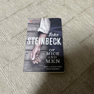 Of mice & men written by John Steinbeck(洋書)