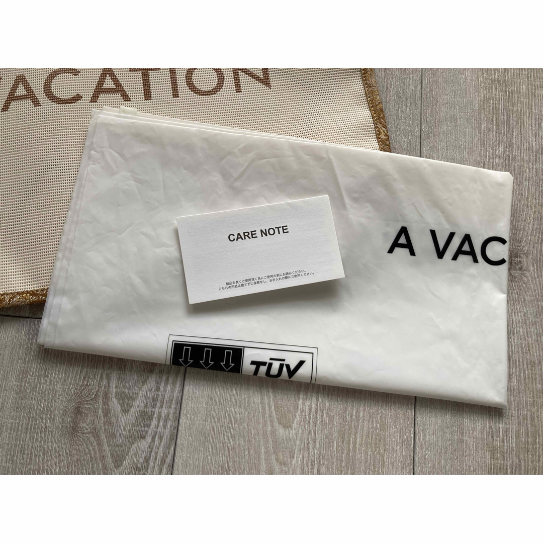 A VACATION(アヴァケーション)の❤︎新品❤︎A VACATION ア ヴァケーション❤︎クラッチ　ベージュ レディースのバッグ(クラッチバッグ)の商品写真