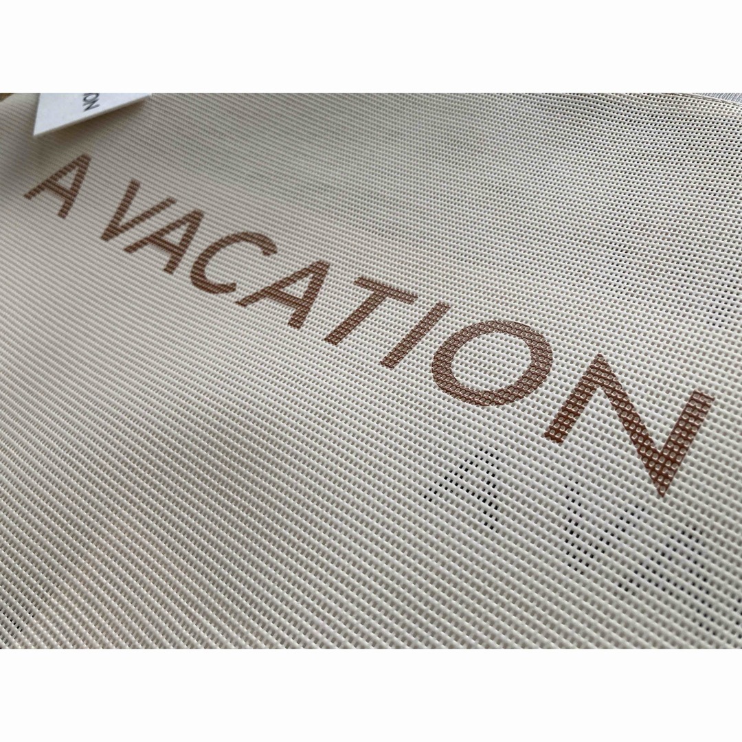 A VACATION(アヴァケーション)の❤︎新品❤︎A VACATION ア ヴァケーション❤︎クラッチ　ベージュ レディースのバッグ(クラッチバッグ)の商品写真