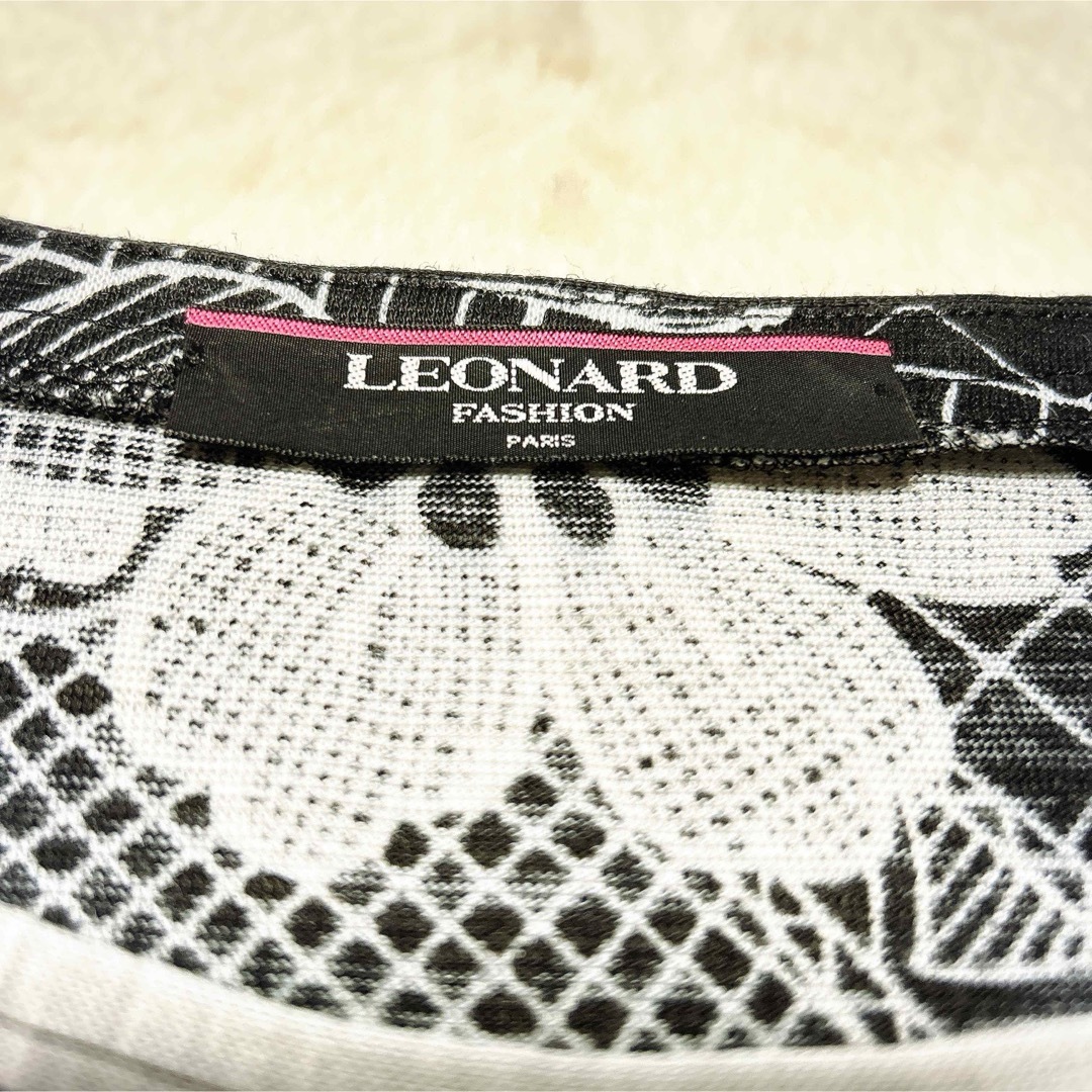 LEONARD(レオナール)のLEONARD レオナール　半袖カットソー　モノトーン　リネン100% 花柄 L レディースのトップス(Tシャツ(半袖/袖なし))の商品写真