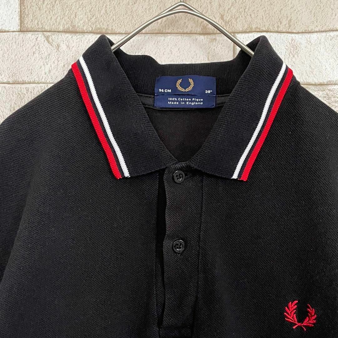 FRED PERRY(フレッドペリー)のフレッドペリー イングランド製 ポロシャツ 半袖 刺繍 黒 赤 白 M レディースのトップス(ポロシャツ)の商品写真