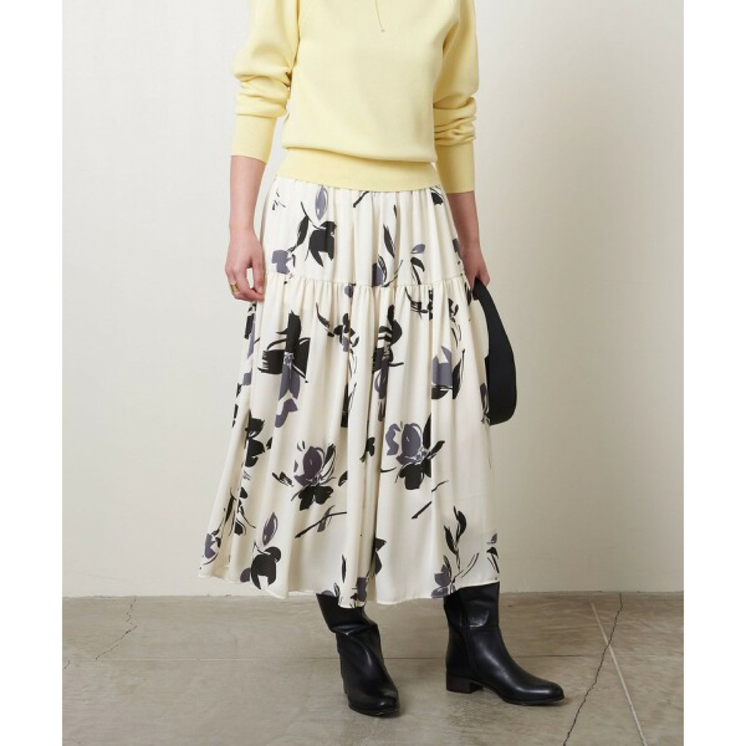 UNITED ARROWS(ユナイテッドアローズ)のUNITED ARROWS＞サテン プリント ティアードスカート 22SS B  レディースのスカート(ロングスカート)の商品写真