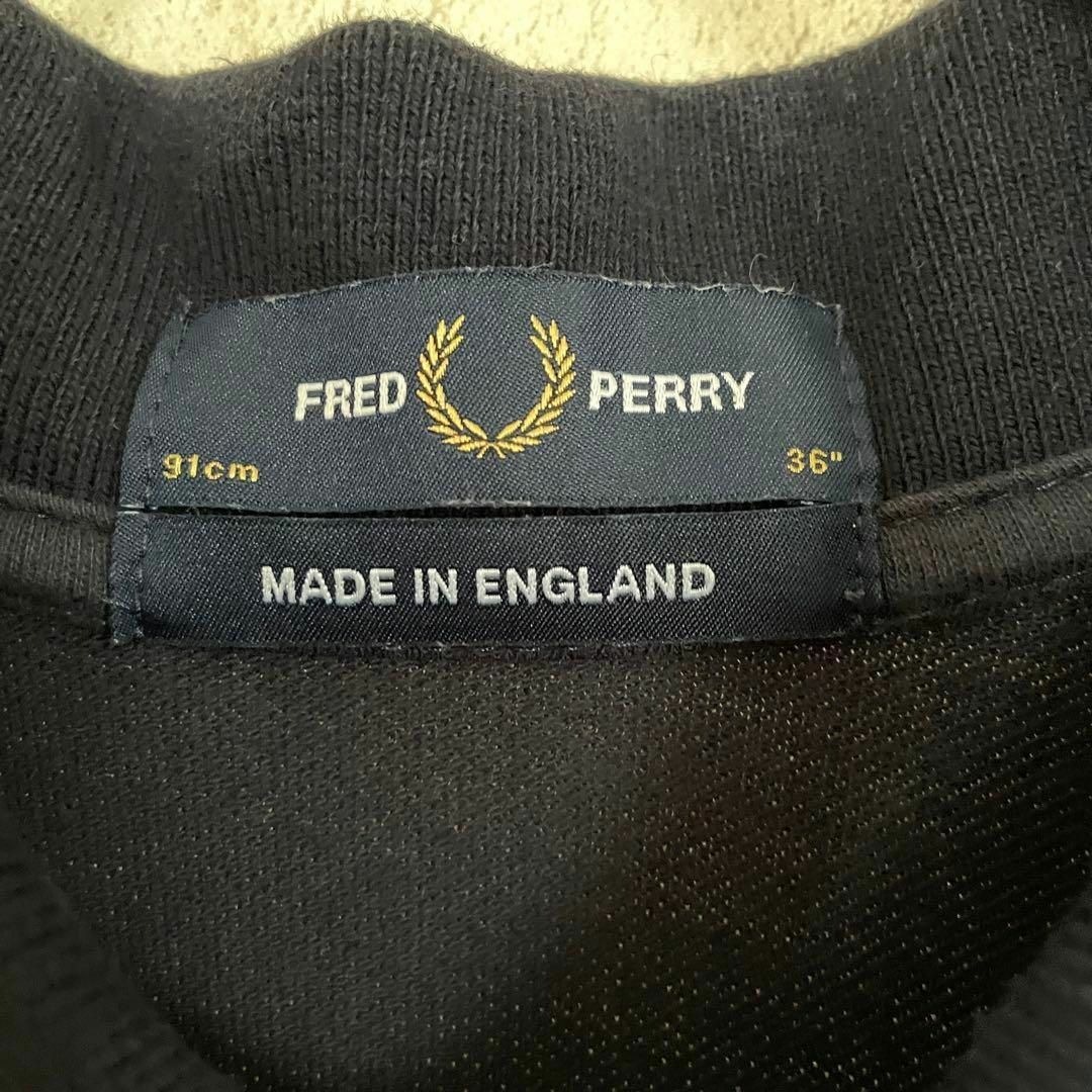 FRED PERRY(フレッドペリー)のフレッドペリー イングランド製 ポロシャツ 半袖 マルチカラー刺繍 紺 白 青 レディースのトップス(ポロシャツ)の商品写真