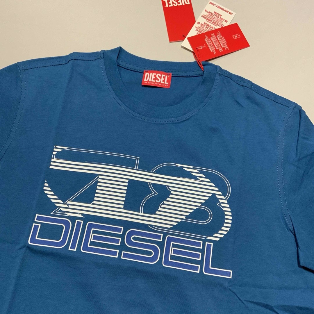DIESEL(ディーゼル)の洗練されたデザイン DIESEL 正規品　T-DIEGOR-K74　ブルー　XL メンズのトップス(Tシャツ/カットソー(半袖/袖なし))の商品写真
