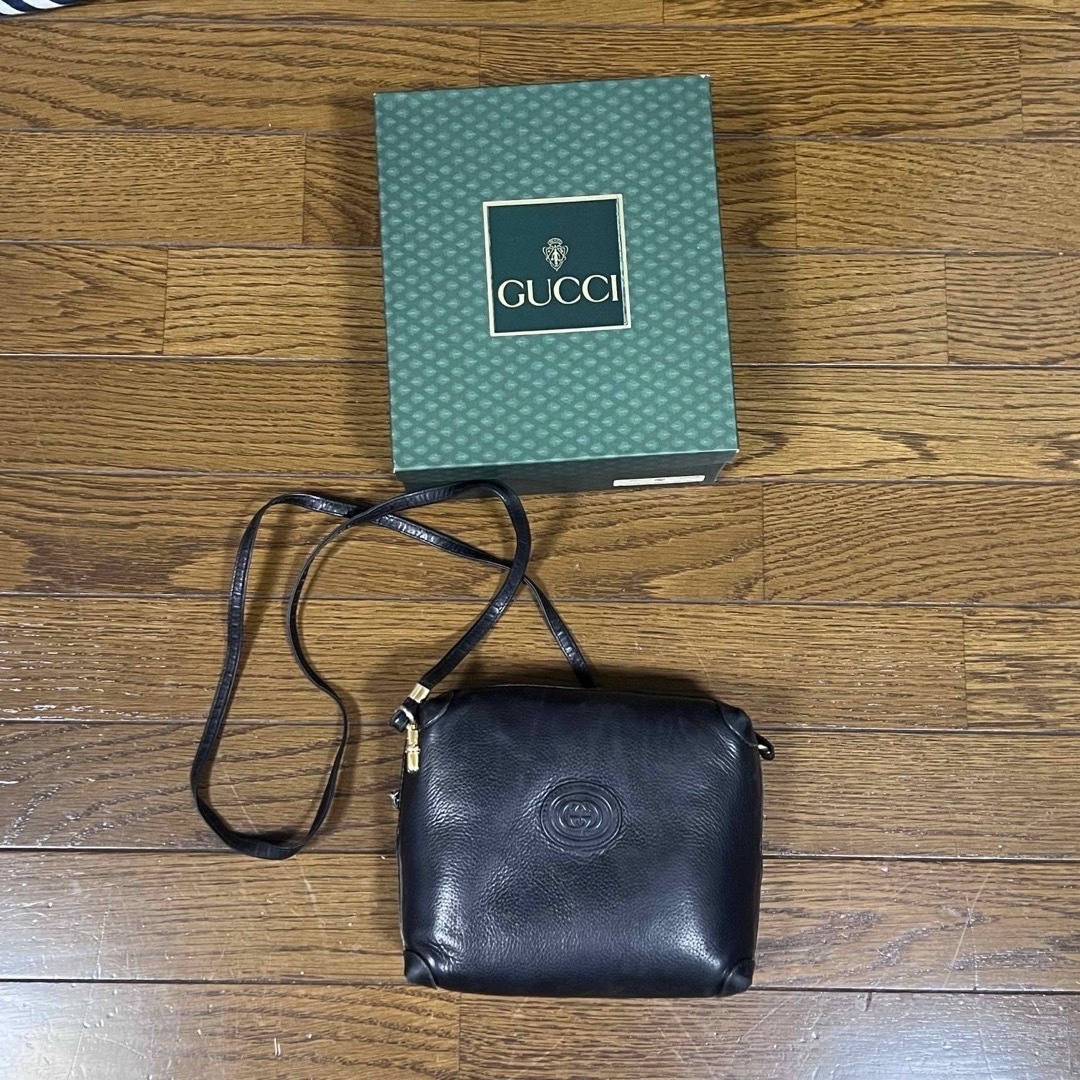 Gucci(グッチ)のグッチ　ヴィンテージ　ショルダーバッグ　黒　ブラック レディースのバッグ(ショルダーバッグ)の商品写真