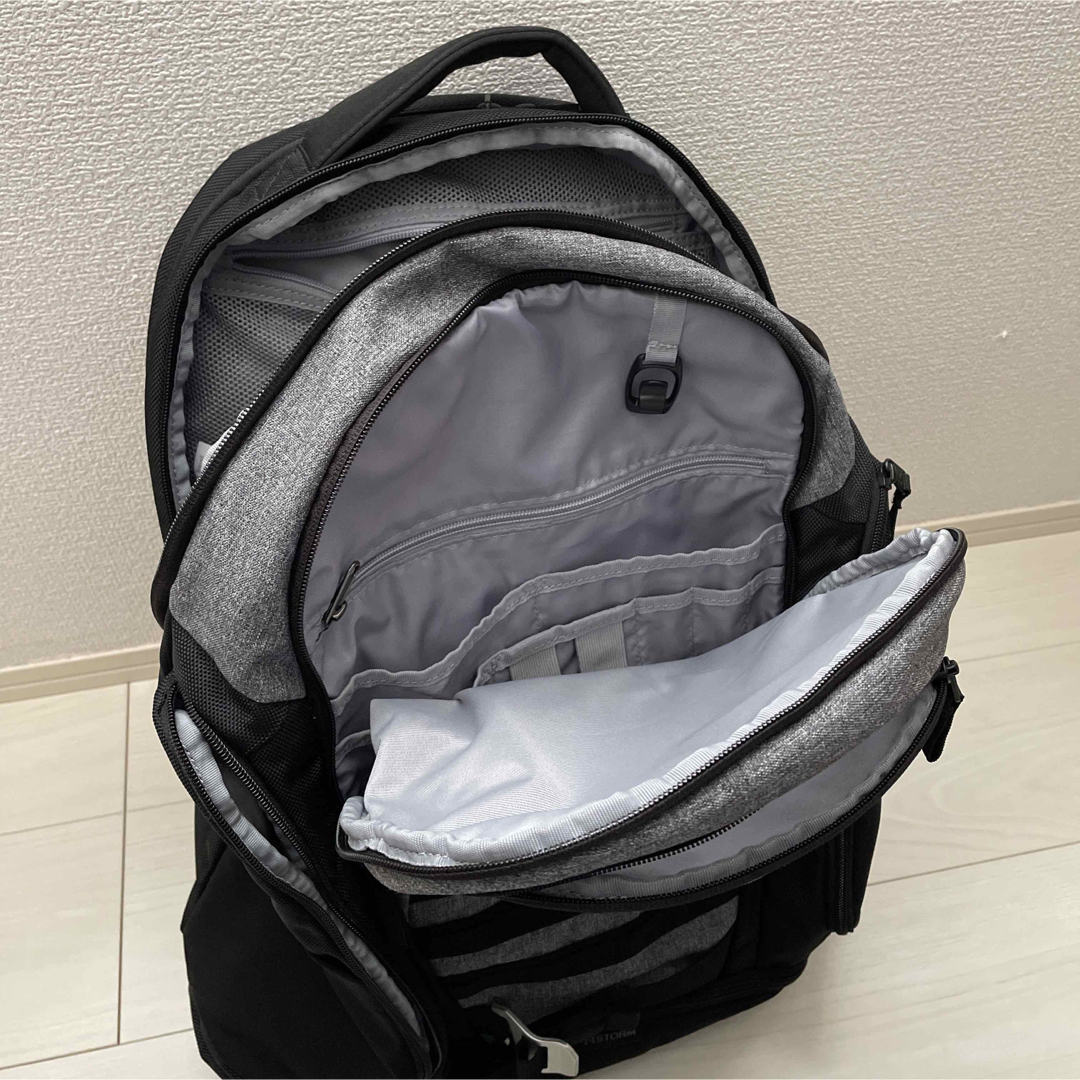 UNDER ARMOUR(アンダーアーマー)のアンダーアーマー　リュック  バックパック メンズのバッグ(バッグパック/リュック)の商品写真