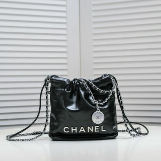 シャネル(CHANEL)のCHANELシャネルのハンドバッグ/ショルダーバッグ(ロングワンピース/マキシワンピース)