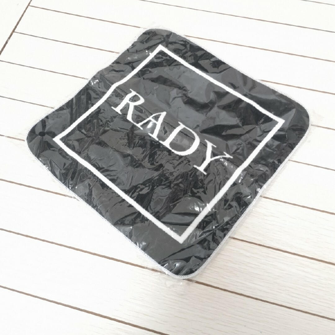 Rady(レディー)のRadyレディ★ハンドタオル★ レディースのファッション小物(ハンカチ)の商品写真