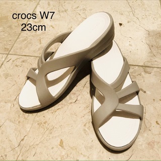 クロックス(crocs)のクロックス crocs women サンダル W7 23cm(サンダル)