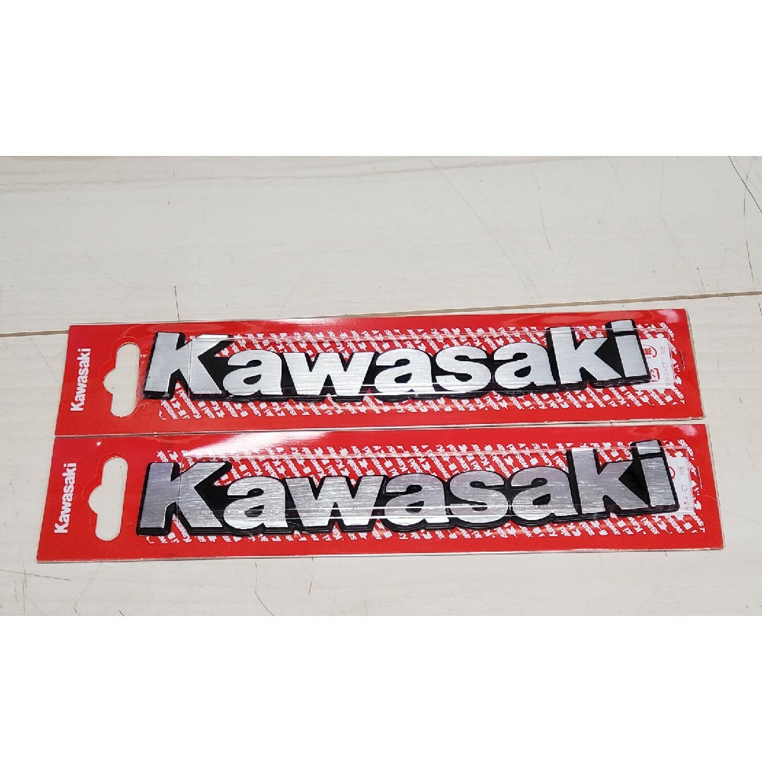 カワサキ(カワサキ)のカワサキアルミエンブレム 自動車/バイクの自動車(車外アクセサリ)の商品写真