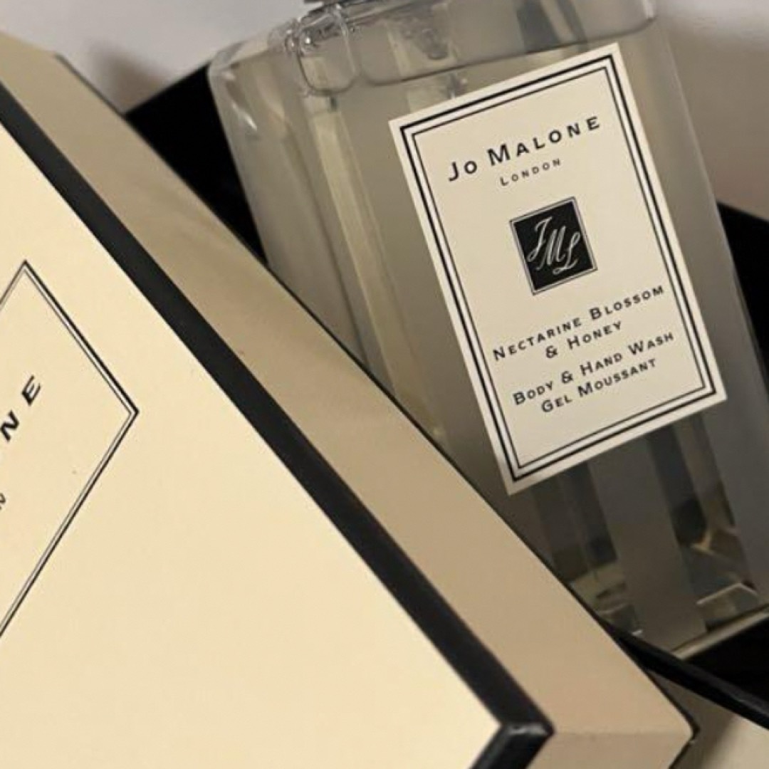 Jo Malone(ジョーマローン)のジョーマローン　ボディソープ&ハンドソープ　イングリッシュペアー ＆ フリージア コスメ/美容のボディケア(ボディソープ/石鹸)の商品写真