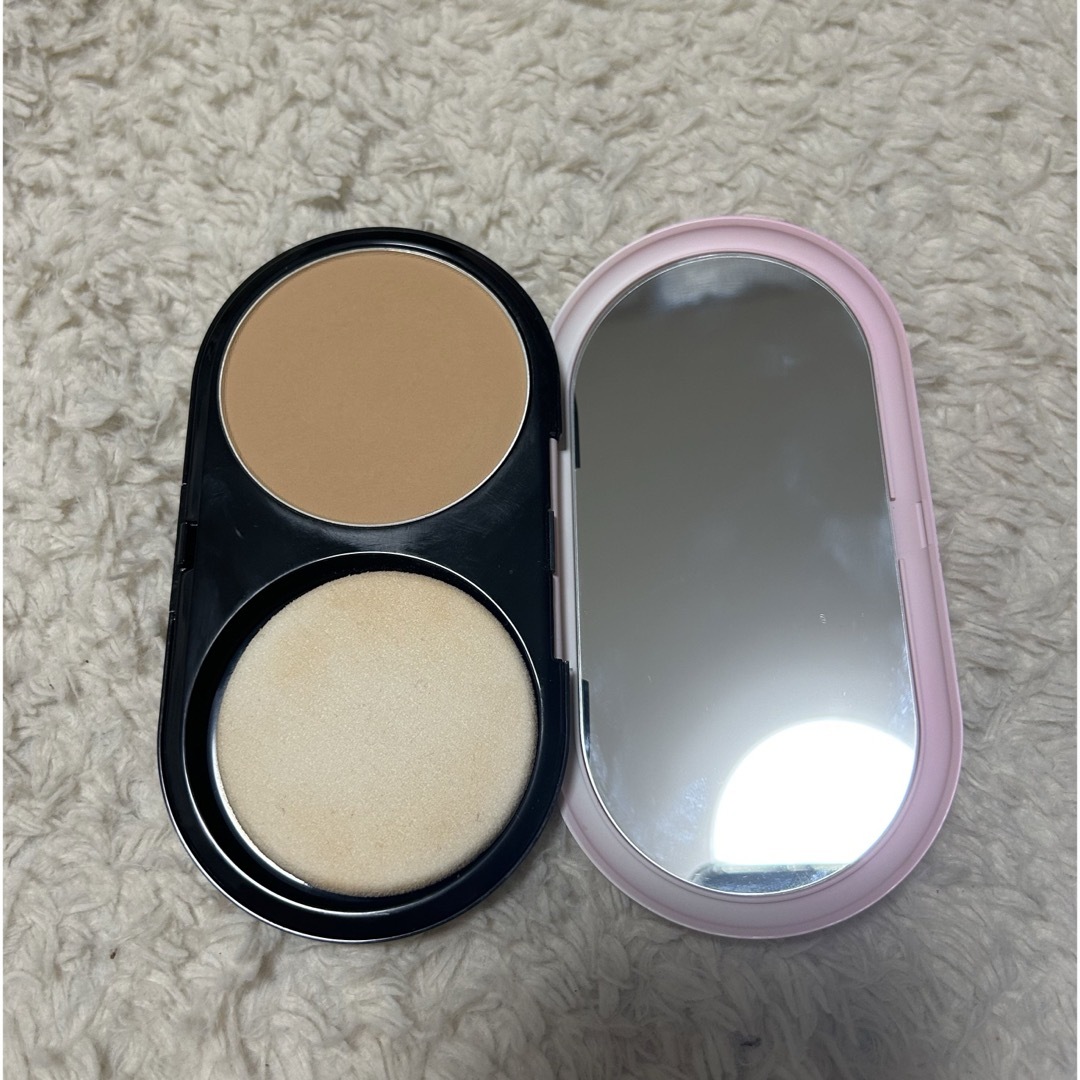 MAC(マック)のMAC ライトフル C3ナチュラルシルクパウダー ファンデーション SPF 15 コスメ/美容のベースメイク/化粧品(ファンデーション)の商品写真