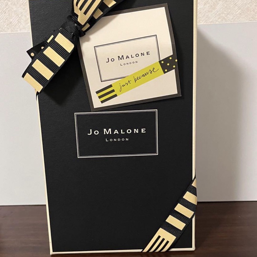 Jo Malone(ジョーマローン)のジョーマローン　イングリッシュ ペアー ＆ フリージア ホーム キャンドル コスメ/美容の香水(香水(女性用))の商品写真