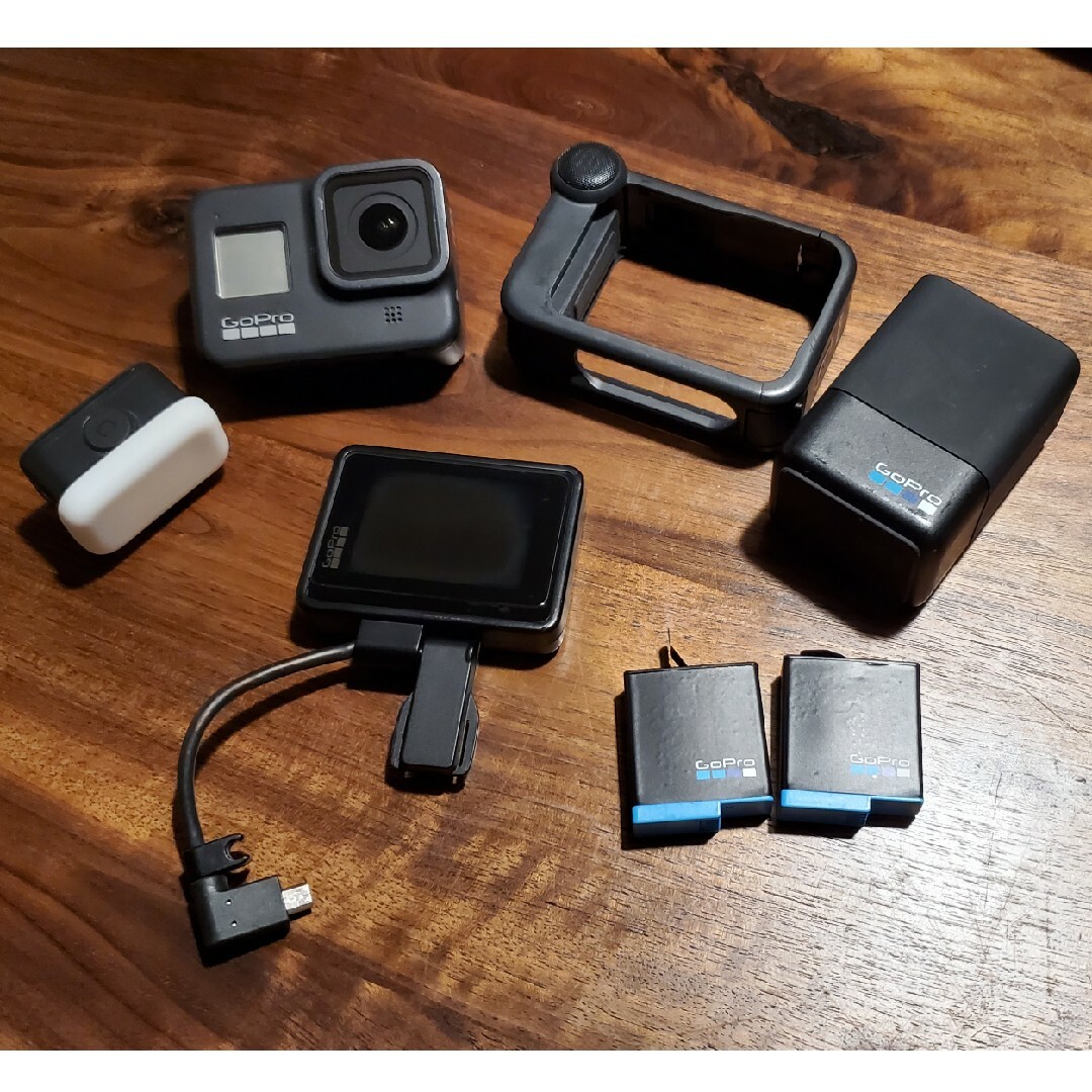 GoPro(ゴープロ)の【美品】GoPro HERO8 BLACK スマホ/家電/カメラのカメラ(コンパクトデジタルカメラ)の商品写真